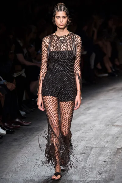 Look 25